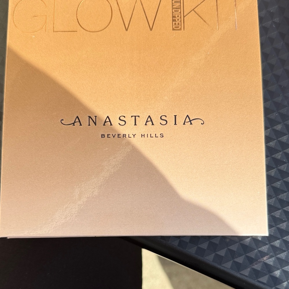 Anastasia Beverly Hills Glow Kit in Gold